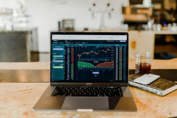 Top 10 outils indispensables pour exceller dans le trading